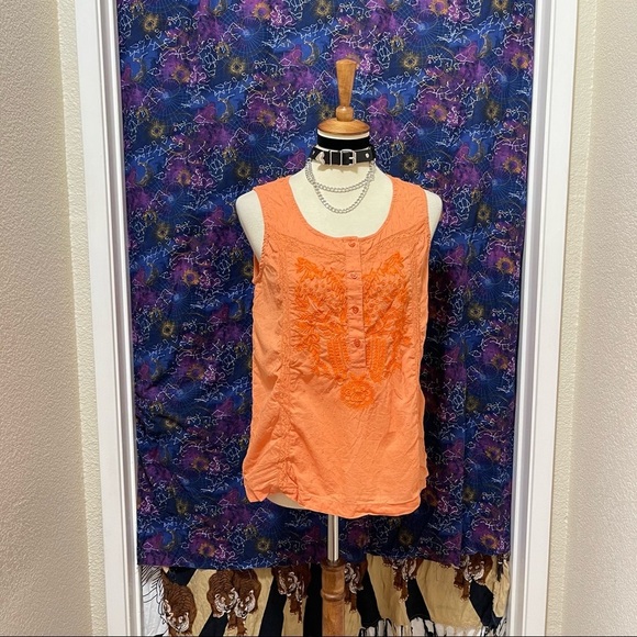 🌈 Lovely orange embroidered top - Picture 2 of 11